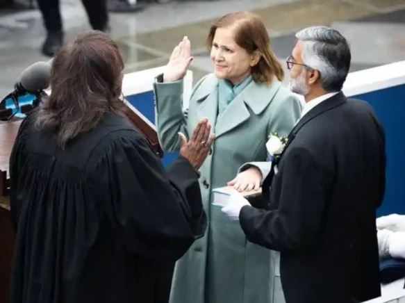 امریکی تاریخی میں پہلی بار قرآن پر ورجینیا کی نائب گورنر کاحلف